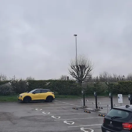 Troyes מלון Saint-Parres-aux-Tertres